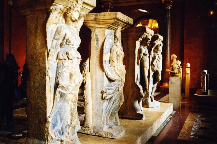 The ‘Incantadas’ in the Louvre, 2002